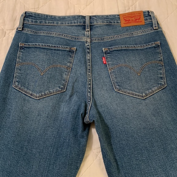 Levi’s High Rise Skinny Jeans - Picture 3 of 12